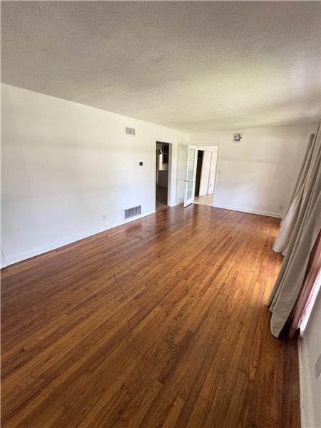 Building Photo - 1809 E Derenne Ave