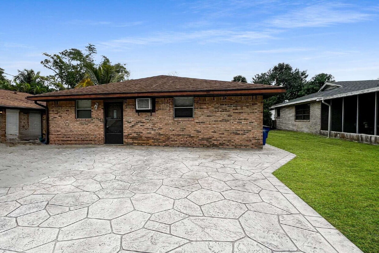 Photo - Welcome to 27917 Washington St! – Haunt This 1BR Cozy Bungalow  in BOO-nita Springs – Washer, Dryer,