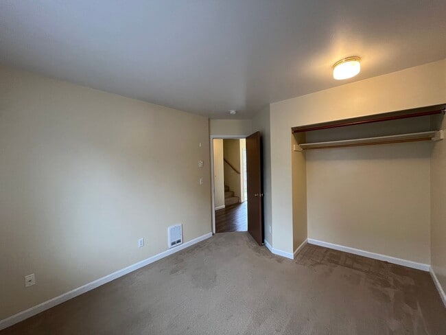 Foto del edificio - Spacious 3 Bedroom w/ Attached Garage