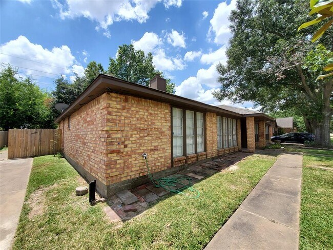 Foto del edificio - 19311 Lazy Valley Dr