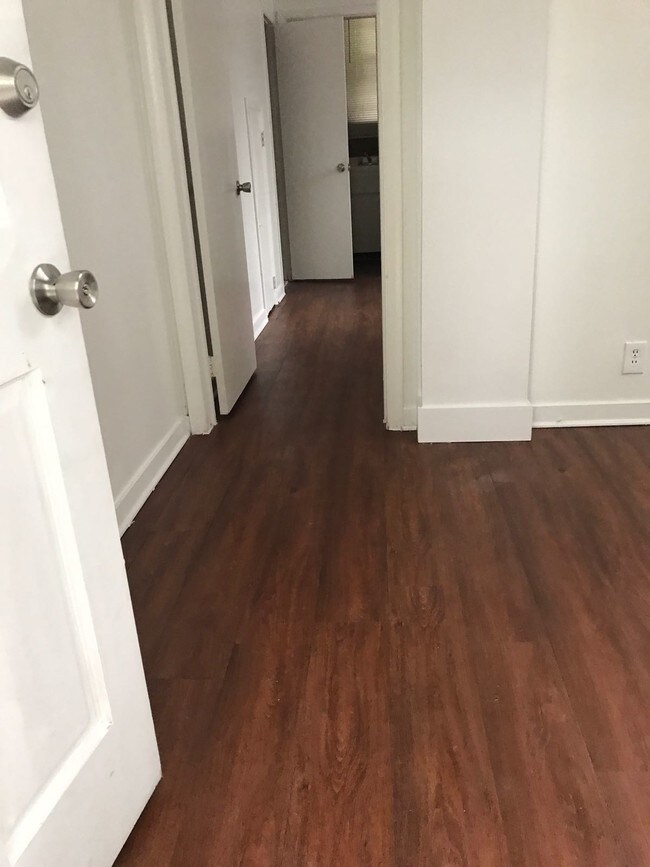 Foto del edificio - 1359 W 31st St