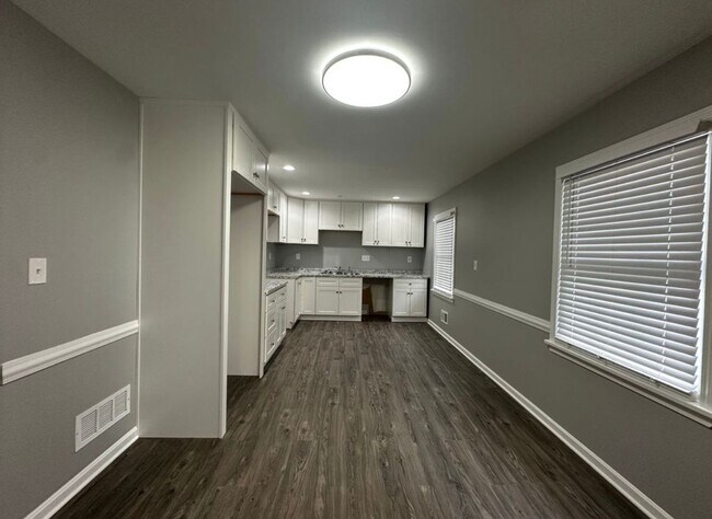 Building Photo - 3BR/2BA Home For Rent in Jtown!