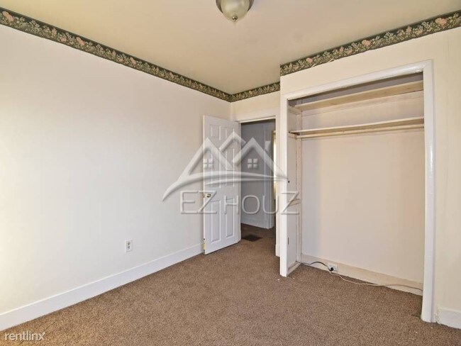 Building Photo - 3 br, 1 bath Apartment - 427 Maude Ave