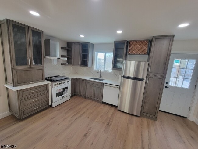 Building Photo - 31 Ann St