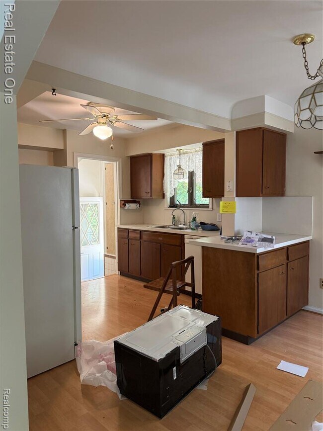 Foto del edificio - 15087 Thomas Ave