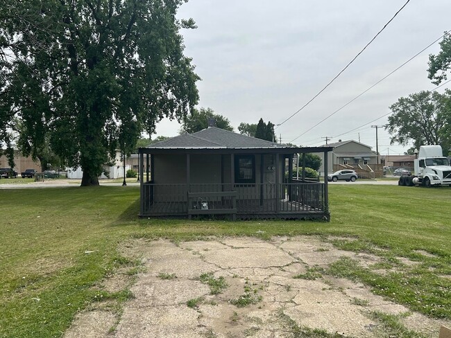 Building Photo - 3822 Melville Ave