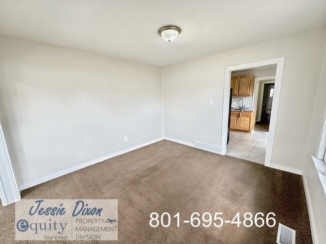 Building Photo - 940 Kiesel Ave