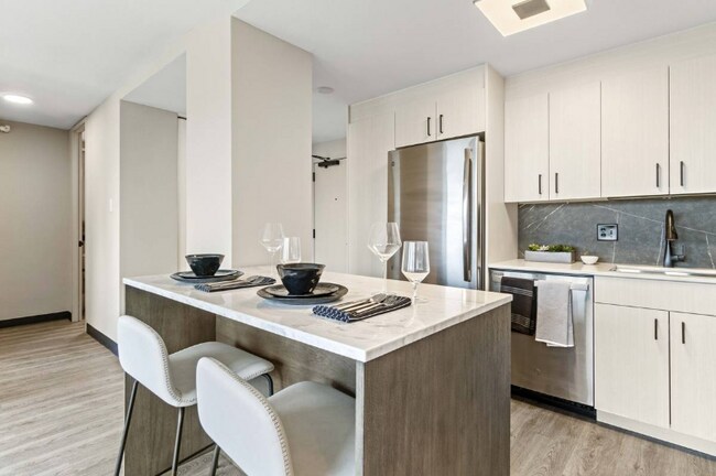 Foto del edificio - 2112 W Ogden Ave