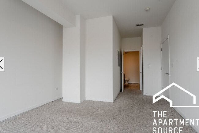 Foto del edificio - 4219 W Irving Park Rd