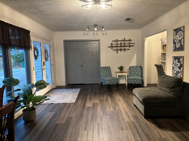 Foto del edificio - 2321 N Calion Rd