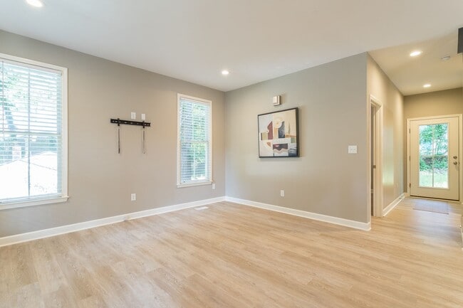 Building Photo - 200 Howell St