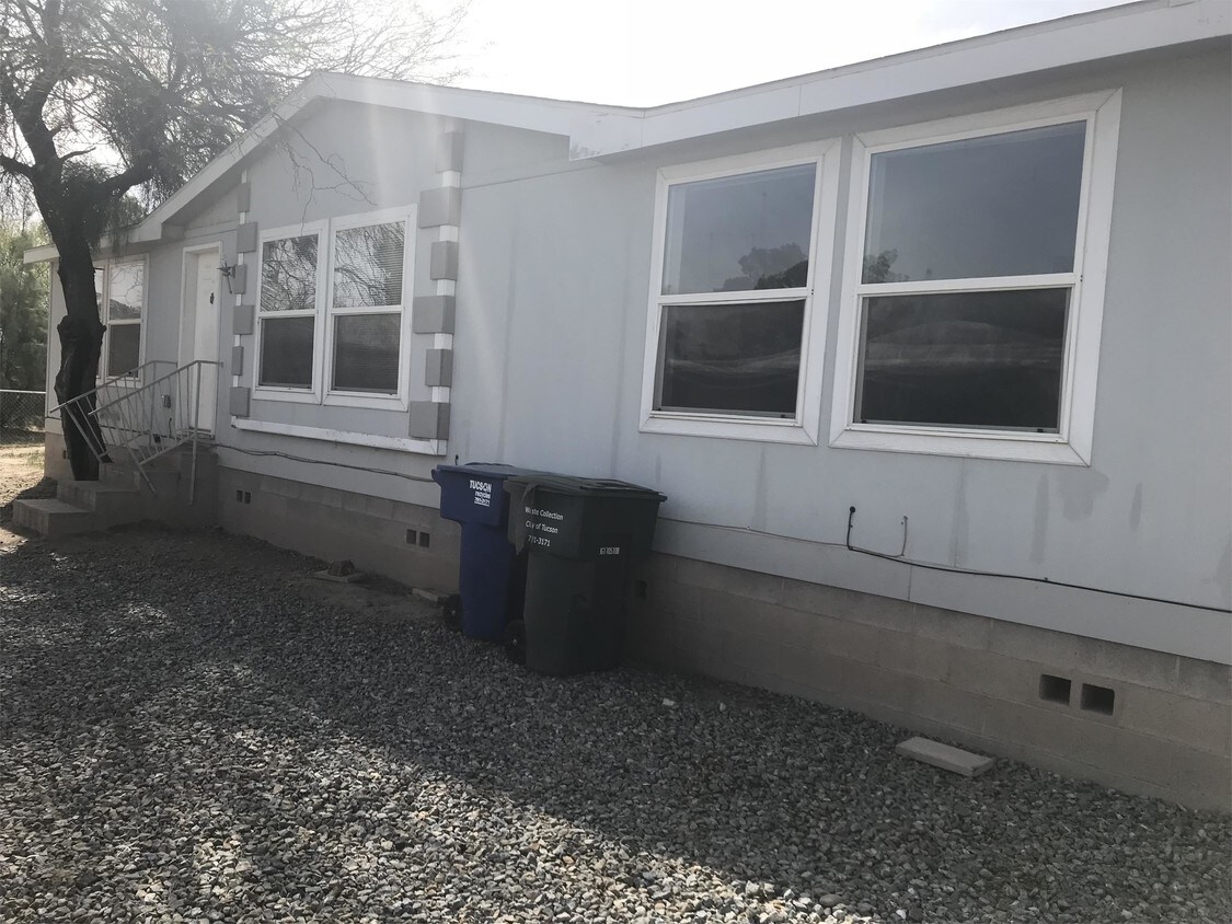 Primary Photo - 2640 S Cottonwood Ln