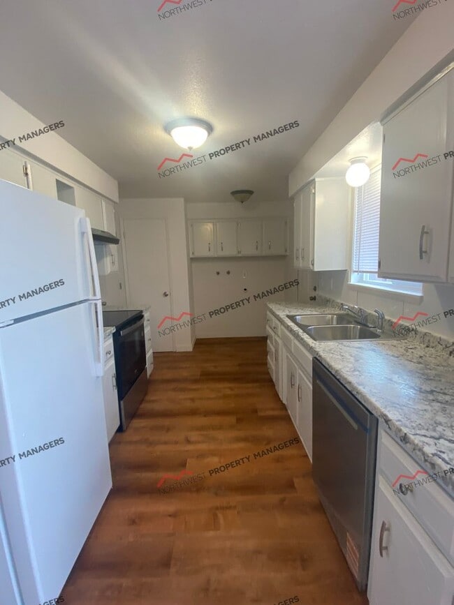 Building Photo - R19B