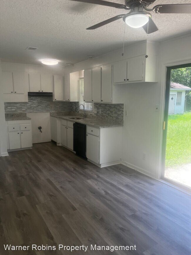 Building Photo - 3 br, 2 bath House - 107 Galahad Dr