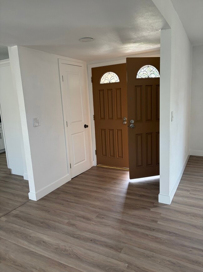 Building Photo - 1315 Ameluxen Ave