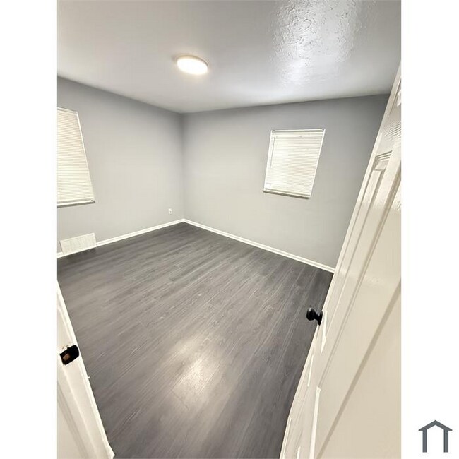 Foto del edificio - 521 E 222nd St