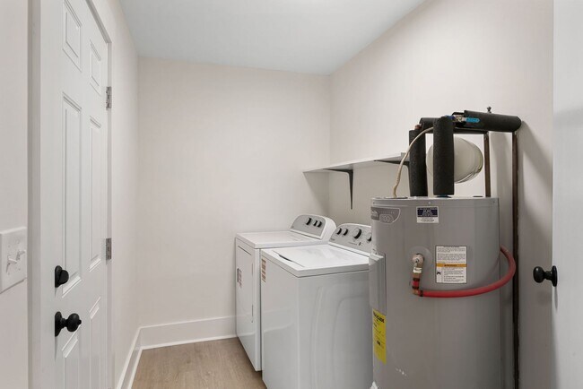 Foto del edificio - Available now. Water included. RENOVATED 2 BR/1.5 BA Townhouse in the Heart of James Island!