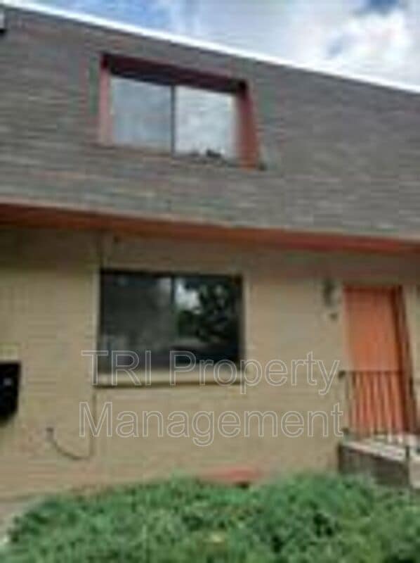 Building Photo - 2141 28th Ave Ct