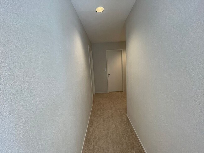 Foto del edificio - Beautiful 3 Bed 2.5 Bath Home with SOLAR i...