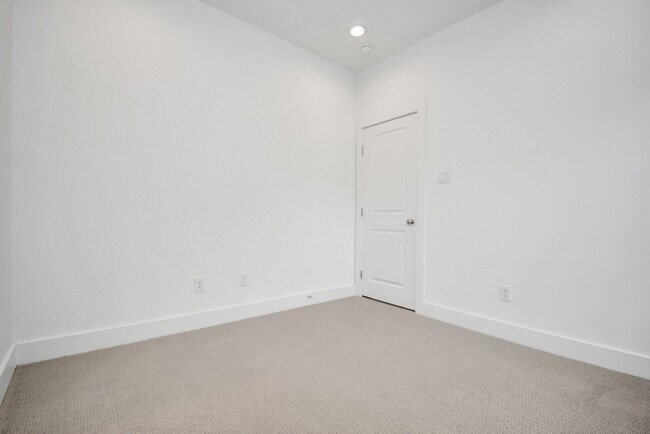 Foto del edificio - 420 Janisch Rd