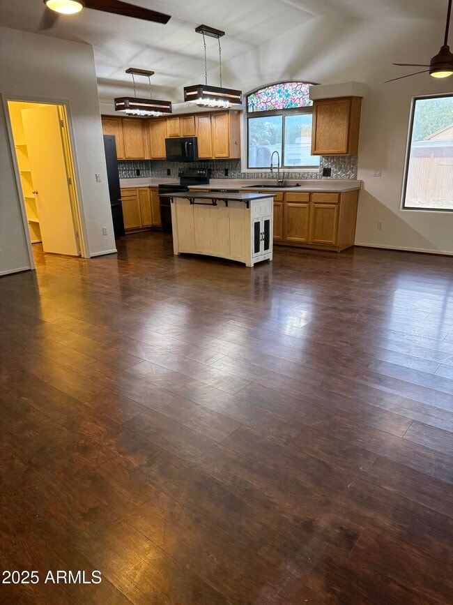 Foto del edificio - 38018 N 23rd Ave