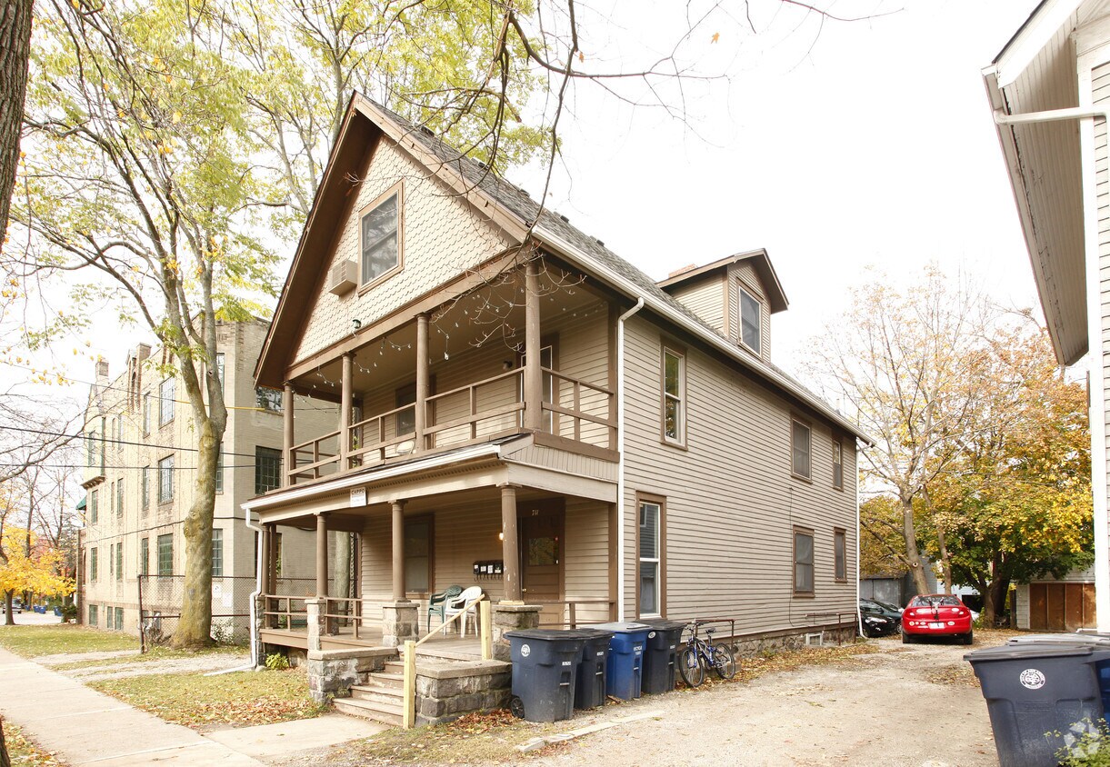 Building Photo - 709-711 E Ann St