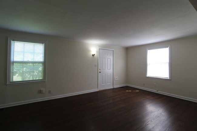 Building Photo - One Bedroom Duplex in North Kansas City