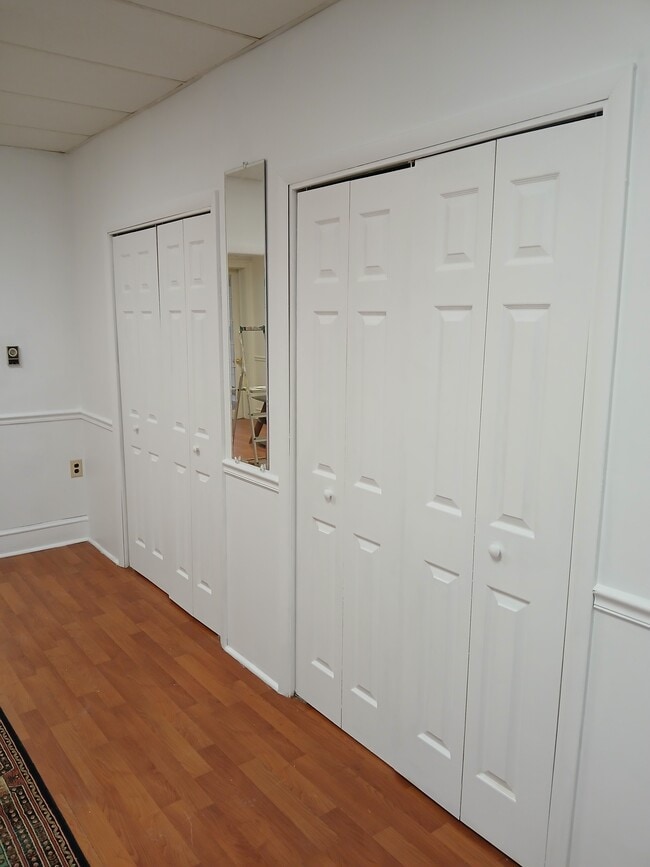 Building Photo - 107 W Court St