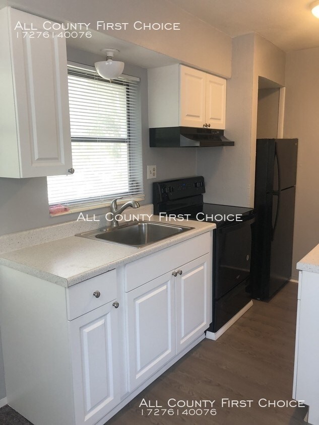 Foto principal - Updated one bedroom garage apartment