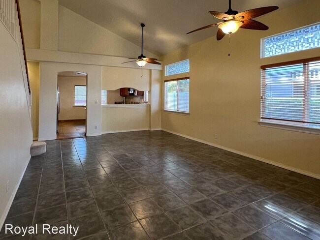 Building Photo - 4 br, 2.5 bath House - 321 Ainahou St. #K