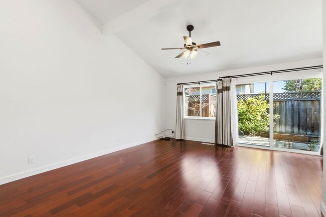 Building Photo - Condo, updated kitchen, garage