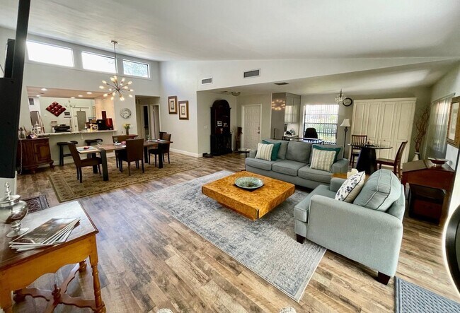 Foto del edificio - 1800 Embassy Dr