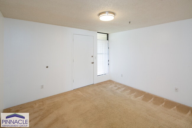 Building Photo - 2860 Waialae Ave