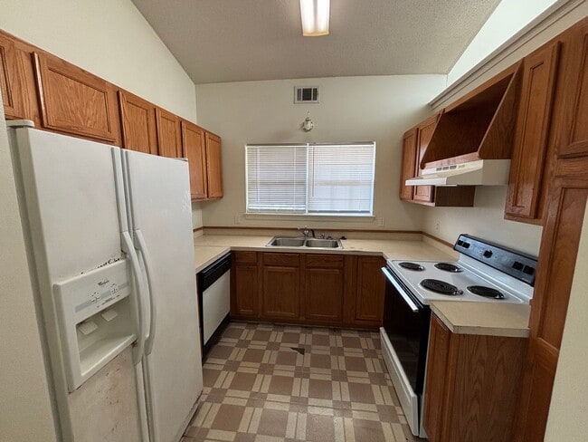 Building Photo - 1417 N Greenwich Ave