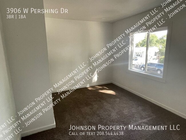 Building Photo - 3906 Pershing Dr