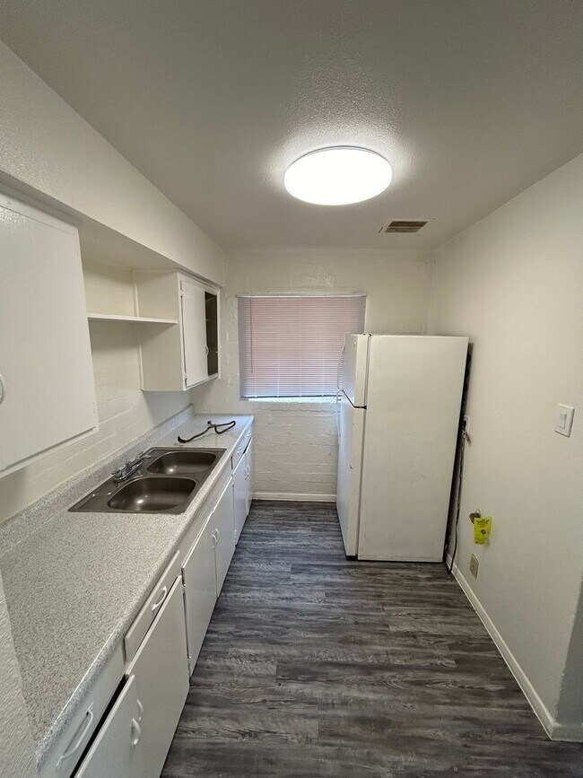 Foto del edificio - 2 bedroom with AC