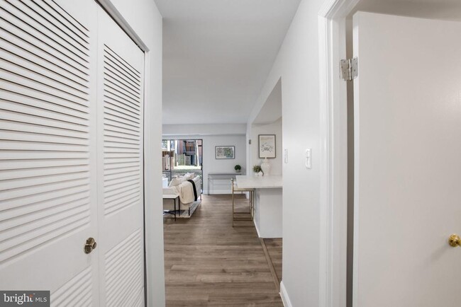 Foto del edificio - 876 Quince Orchard Blvd