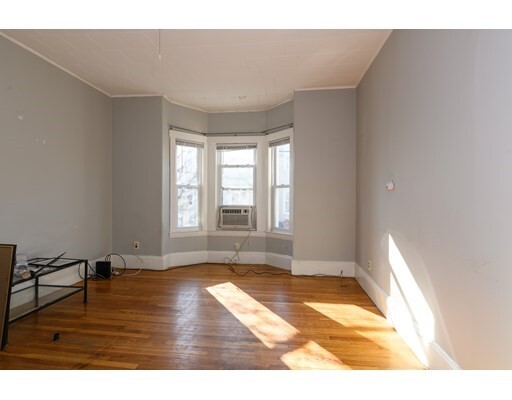 Primary Photo - 17 Houghton St