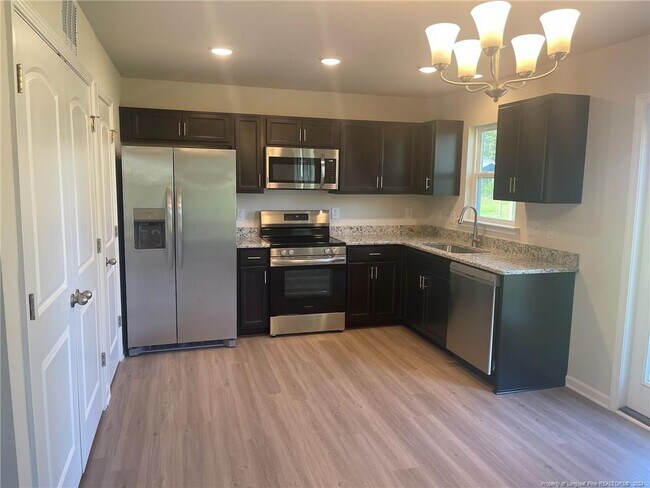 Building Photo - 105 Bayles St