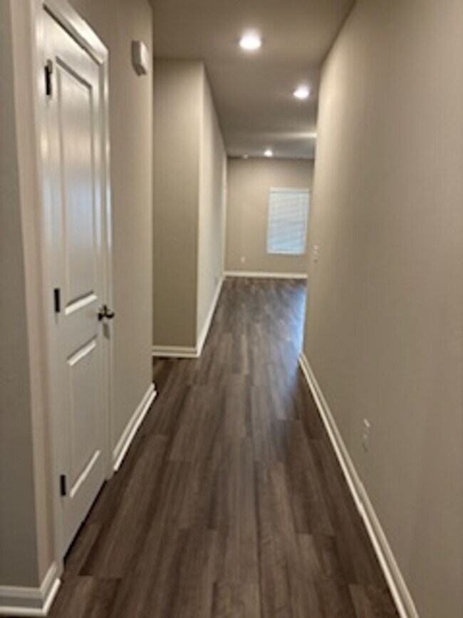 Foto del edificio - 9112 Blackfork Ln