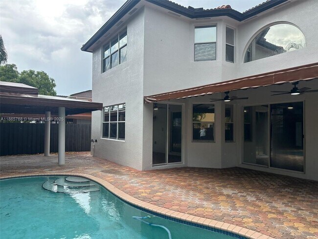 Foto del edificio - 815 NW 30th St