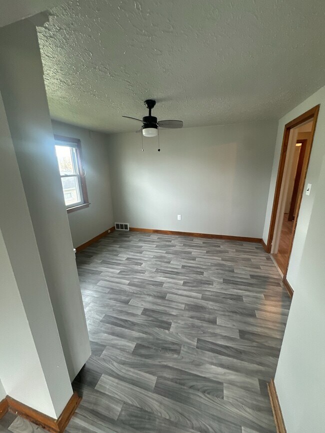 Foto del edificio - 80 Haller Ave