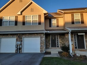 Building Photo - 302 Mount Olive Ln