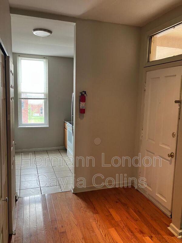 Foto del edificio - 1708 S Tucker Blvd