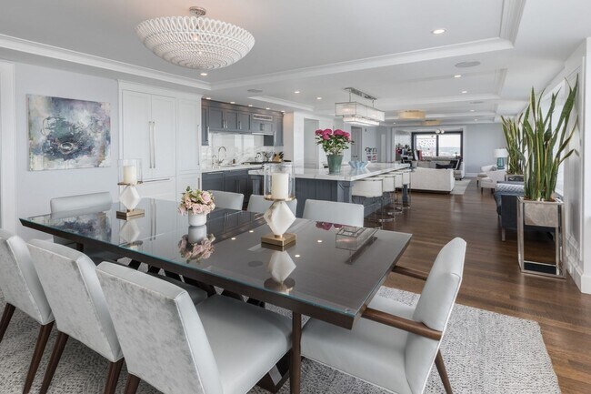 Building Photo - Penthouse Unit looking over the Harbor.... Sept 1st Move in