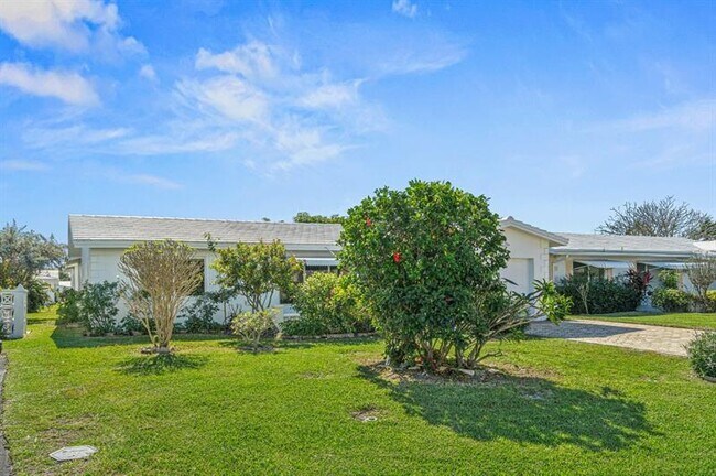 Foto del edificio - 330 S Golf Blvd