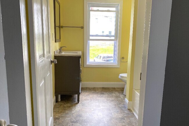 Baño - 25 6th St
