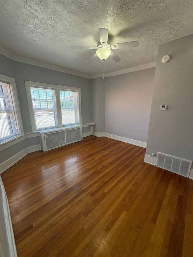 Building Photo - 307 S 39th St