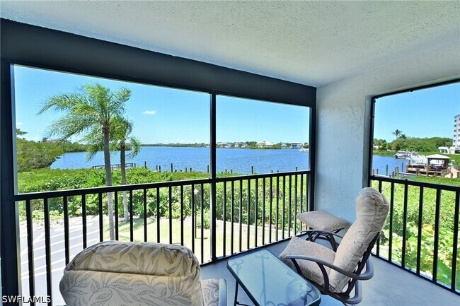 Foto del edificio - 4835 Bonita Beach Rd SW