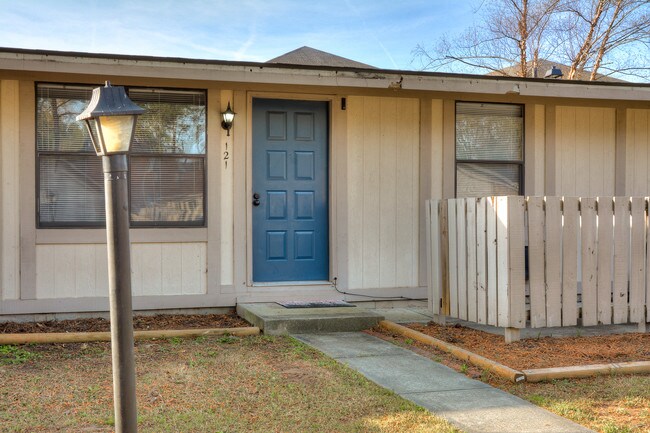Building Photo - 121 Fister Ct